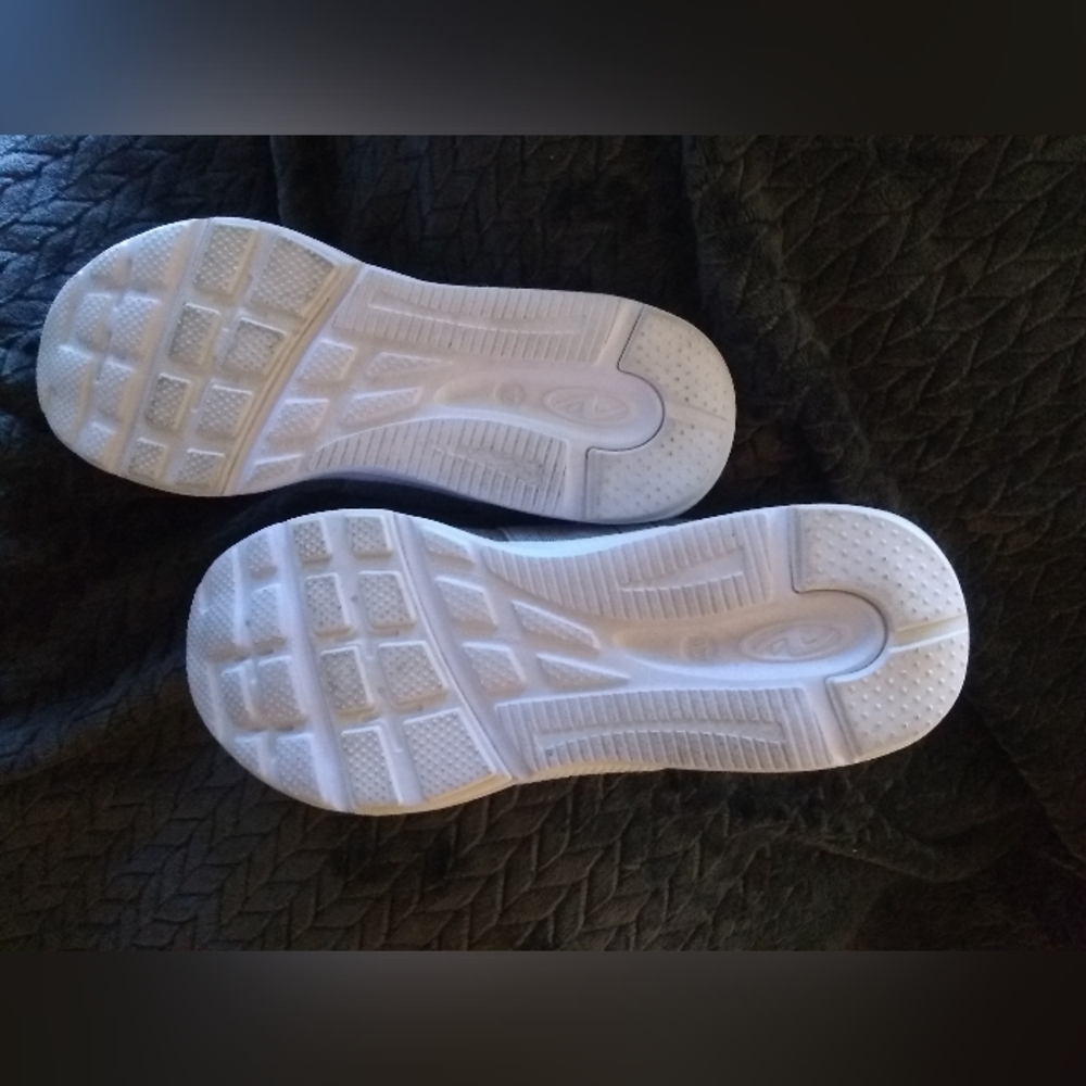 Men's Athletic Works Sneakers - Picture 6 of 8